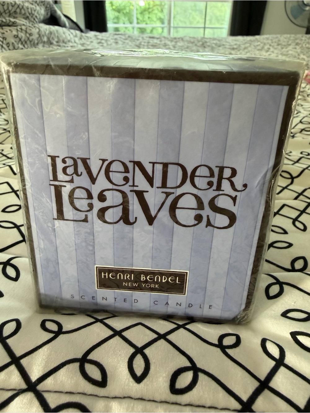 Henri Bendel New York Lavender Leaves 9.4oz Candle New Rare